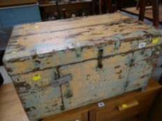 A painted chest, 39 x 67 x 39cms