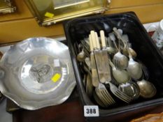 A parcel of loose cutlery & metalware
