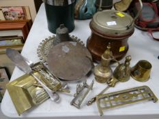 Small parcel of various brassware including trivets, bell etc