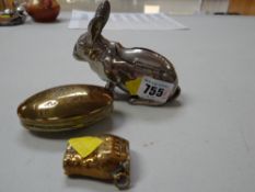 A brass tobacco tin Sgt Harris C Company S W B (South Wales Borderers), novelty brass hinged top