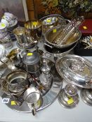 Parcel of various EPNS & other metalware including basket, entree dish, knife rests etc