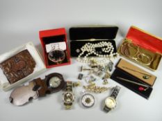 Tray of various collectables including gents writstwatches, Parker fountain pen, cuff links etc