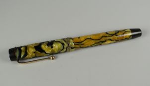 A RARE VINTAGE PEARL & BLACK PARKER DUOFOLD SENIOR FOUNTAIN PEN with yellow metal trim