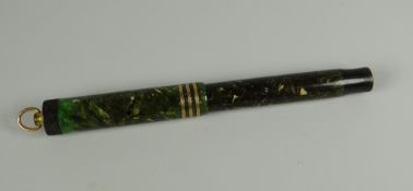 VINTAGE MARBLED GREEN & BROWN PARKER LADY DUOFOLD LUCKY CURVE FOUNTAIN PEN with yellow metal trim