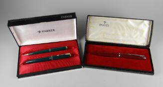 VINTAGE BOXED GREEN PARKER SLIMFOLD FOUNTAIN PEN & PENCIL SET together with a vintage red Parker