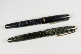 VINTAGE EMERALD PEARL PARKER VACUMATIC MAJOR FOUNTAIN PEN with yellow metal trim together with a