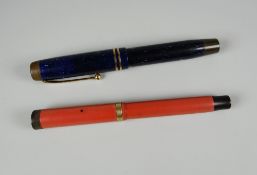 VINTAGE RED STREAMLINED PARKER LADY DUOFOLD LUCKY CURVE FOUNTAIN PEN with single band (no ring on
