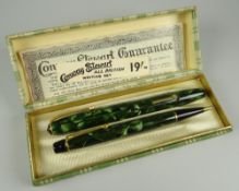 VINTAGE GREEN MARBLED CONWAY STEWART 14 PEN & PENCIL SET (No.2) 'NIPPY' in original box with