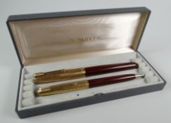 VINTAGE MAROON PARKER 51 FOUNTAIN PEN & PENCIL SET with rolled gold caps in hard case