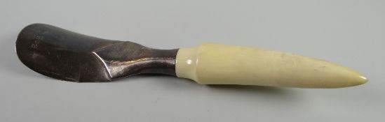 A SILVER & IVORY SHOE-HORN, London 1897, 23cms