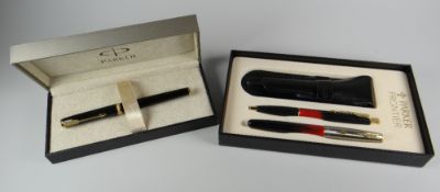 MODERN BOXED BLACK & RED PARKER FRONTIER FOUNTAIN PEN & BALLPOINT PEN SET with leather pouch & a