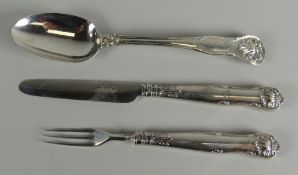 A WILLIAM IV SILVER TRAVELLING CUTLERY SET in Queen's pattern with engraved crests, London 1832,