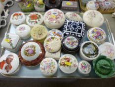 Parcel of powder and trinket boxes, mainly porcelain