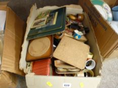 Good quantity of various placemats and napkin rings