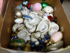 Box with large quantity of mainly porcelain decorative eggs
