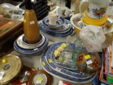 Parcel of mixed china including blue & white willow patterned platters, vintage soda syphon, Chinese