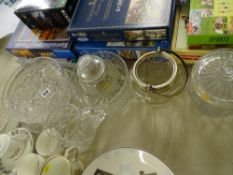 Small parcel of miscellaneous glassware and heavy glass bowls