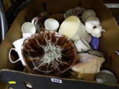 Mixed porcelain and glassware