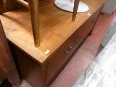 Polished wood blanket box