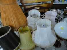 Parcel of assorted table lamps