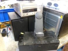 Denon CD receiver with compact speakers, remote control and an iPod stand E/T