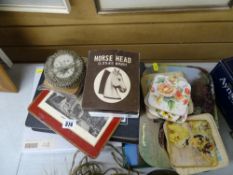 Quantity of table coasters and mats