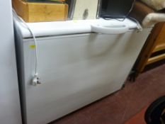 Zanussi medium size chest freezer E/T