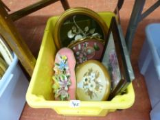 Quantity of framed floral wall pictures and displays