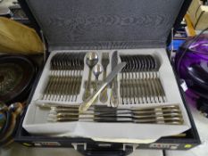 Cased canteen of Willhiem cutlery
