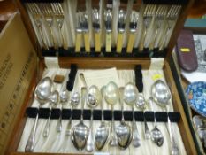 Polished part canteen of cutlery with contents