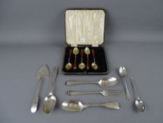A QUANTITY OF HALLMARKED SILVER SPOONS, a spade shaped silver slice and a single silver pastry fork,