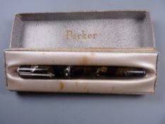 Vintage marbled grey Pearl Parker Vacumatic Junior fountain pen with nickel trim and 14ct gold