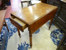 A VICTORIAN MAHOGANY SINGLE DRAWER PEMBROKE TABLE, 71 cms high, 94 cms wide, 50 cms deep (closed)
