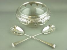 A PAIR OF HALLMARKED SALAD SERVERS, 7.1 troy ozs and a glass serving bowl with embossed collar and
