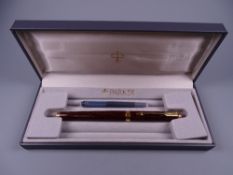 Modern Thuya lacquer Parker 75 fountain pen with gold plated trim and 14ct gold nib, in original