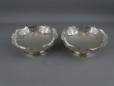 A GOOD PAIR OF SILVER PIERCED RIM PEDESTAL SWEETMEAT BOWLS, Sheffield 1916, 10.2 troy ozs, 13.5