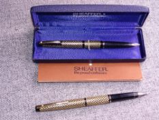 Vintage Black and gold Lady Sheaffer 904 Paisley fountain pen - enamelled finish with engraved