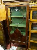 A CIRCA 1900 INLAID MAHOGANY SINGLE DOOR DISPLAY CABINET, 175 cms high, 75 cms wide, 32 cms deep