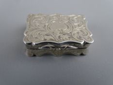 AN OBLONG SILVER VINAIGRETTE with shaped rim and scrolled decoration, grill missing, 10 grms,