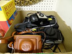 Parcel of vintage cameras including Kodak Brownie etc