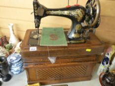 Singer 27k/28k cased sewing machine