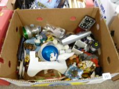 Box of mixed household items, porcelain etc