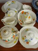 Mixed quantity of floral decorated dinnerware