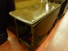 Drop leaf gate leg table