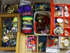 Good quantity of mixed costume jewellery etc
