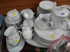 Parcel of Noritake Sheri patterned tea & dinnerware