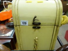 French style wooden bottle holder