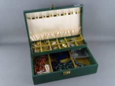 Lidded jewellery box and contents