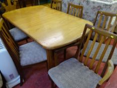 Excellent G-Plan extending dining table with six (four plus two) dining chairs