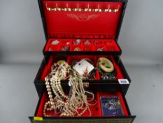 Good jewellery box and contents